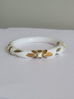 Vintage White Resin Carved Floral Botanical Hand Painted Chunky Bangle Bracelet